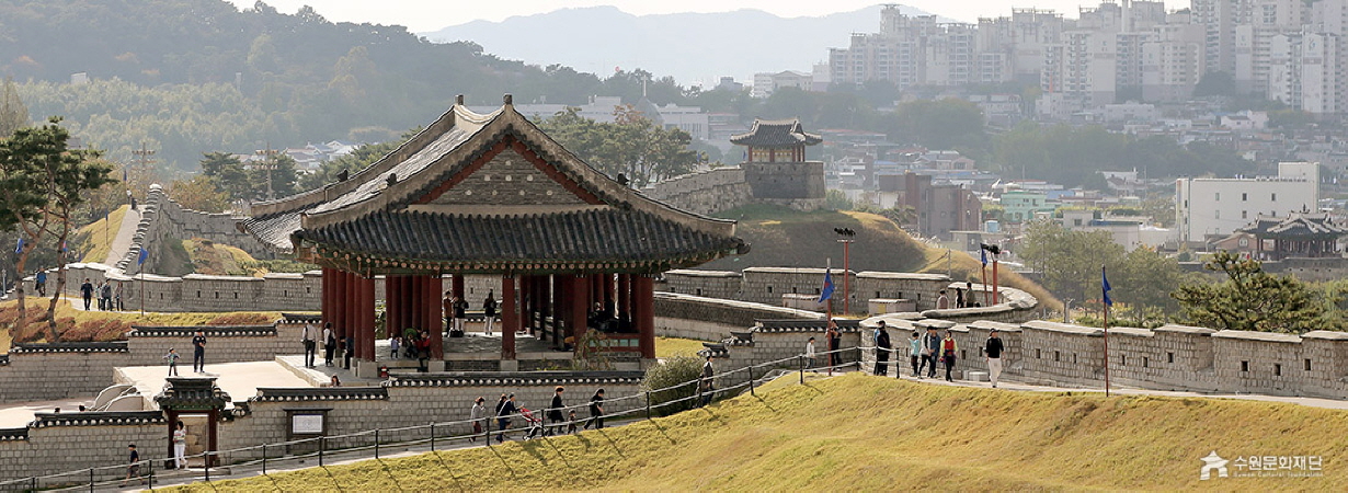 수원화성을 찾은 관광객사진