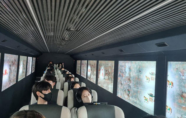 XR버스 1795행 버스 내부 승객 탑승 사진